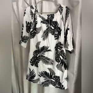 Old navy black and white leaf pattern